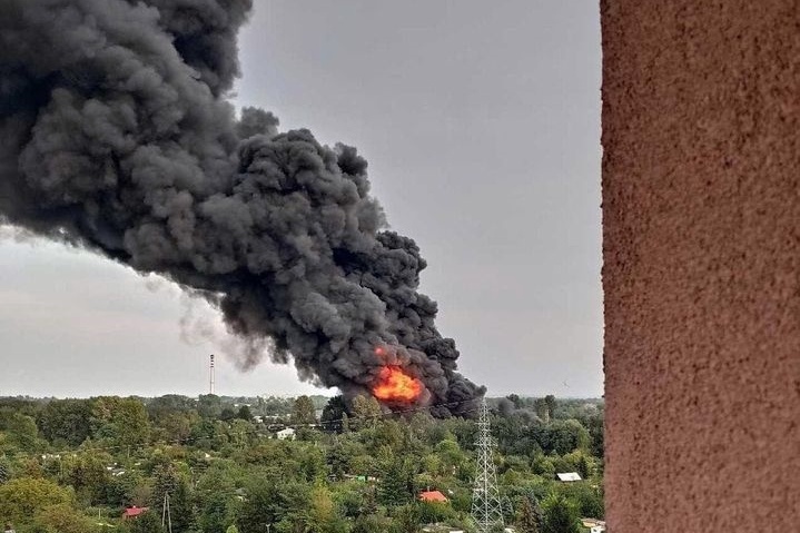 Ogromny pożar obok Katowic. Pali się nieznana substancja