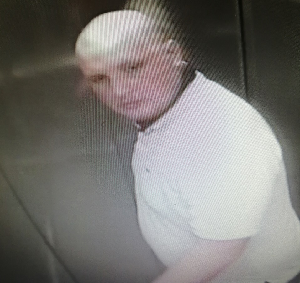 Zniszczył drzwi na os. Tysiąclecia. Szuka go policja
