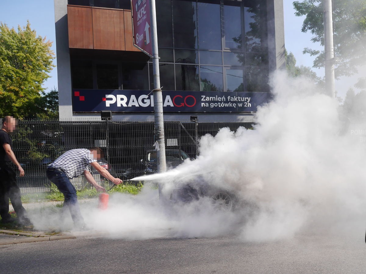 Pożar samochodu na ul. Brynowskiej
