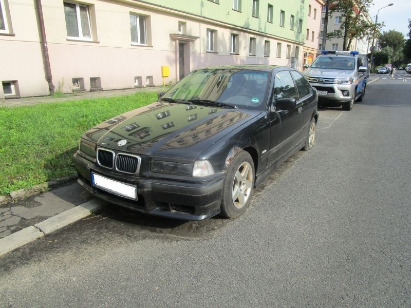 Strażnicy usuwają wraki z ulic Katowic. Opublikowali galerię porzuconych pojazdów