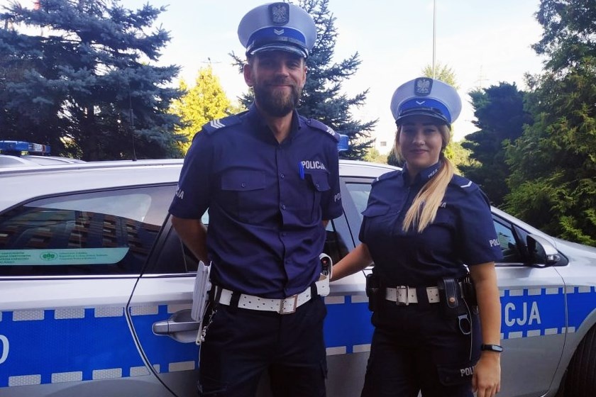 Kobieta zaczęła rodzić, a jej mąż zapomniał drogi do szpitala. Pomogli policjanci