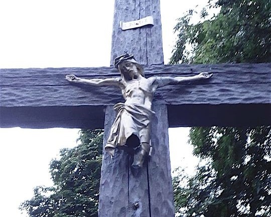 Ktoś zniszczył krzyż w Katowicach