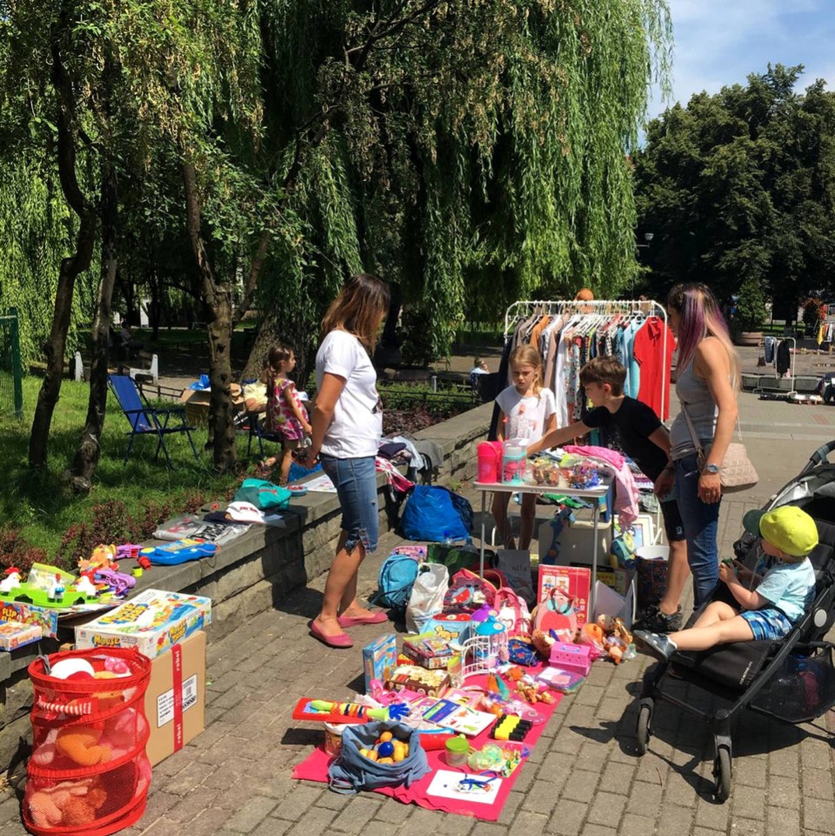 W sobotę kolejna wyprzedaż garażowa i piknik na pl. Andrzeja