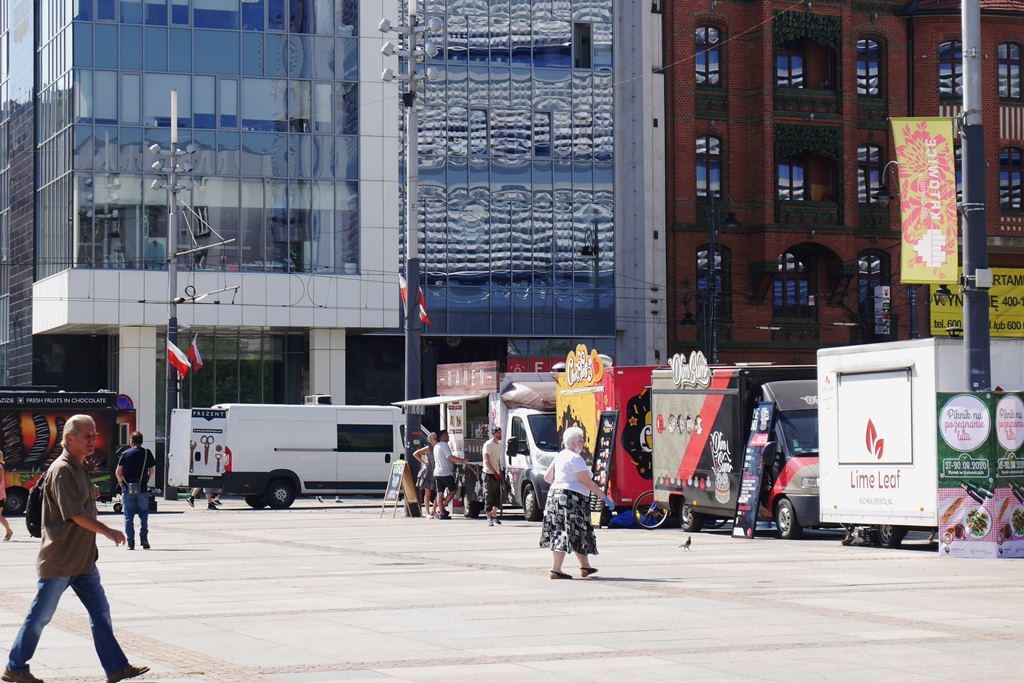 Rozpoczyna się weekend z food truckami na katowickim Rynku