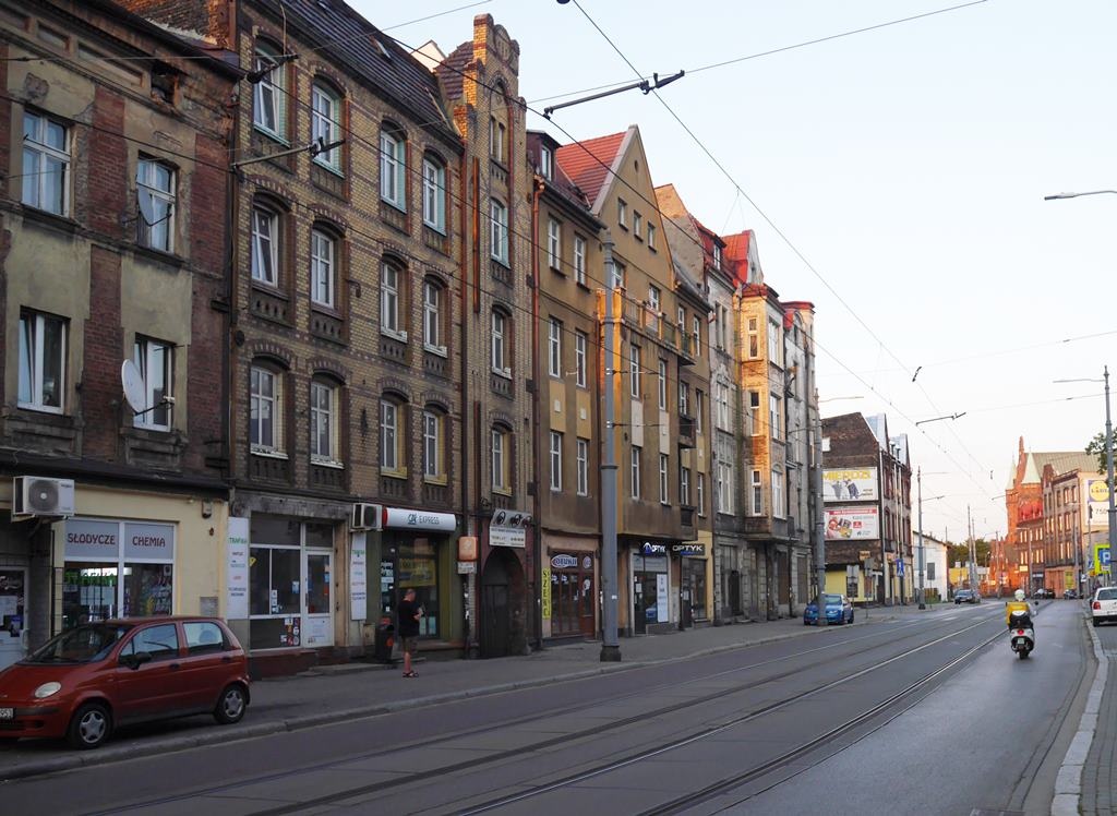 Mężczyzna leżał na ulicy w Załężu. Przechodnie myśleli, że jest pijany