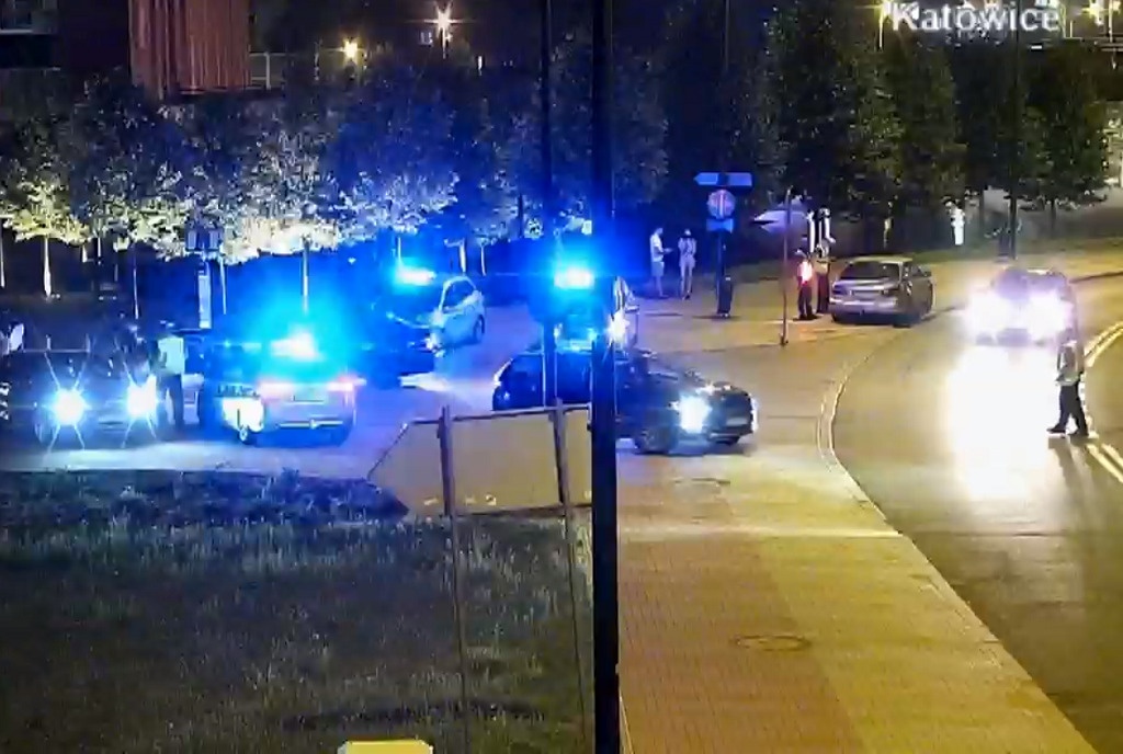 Nielegalny zlot samochodowy w Katowicach. Policjanci skontrolowali kilkaset pojazdów [WIDEO]
