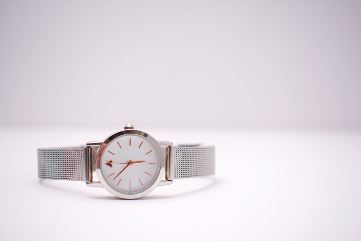 Szary zegarek Timex łączy w sobie nowoczesność i ponadczasowy styl