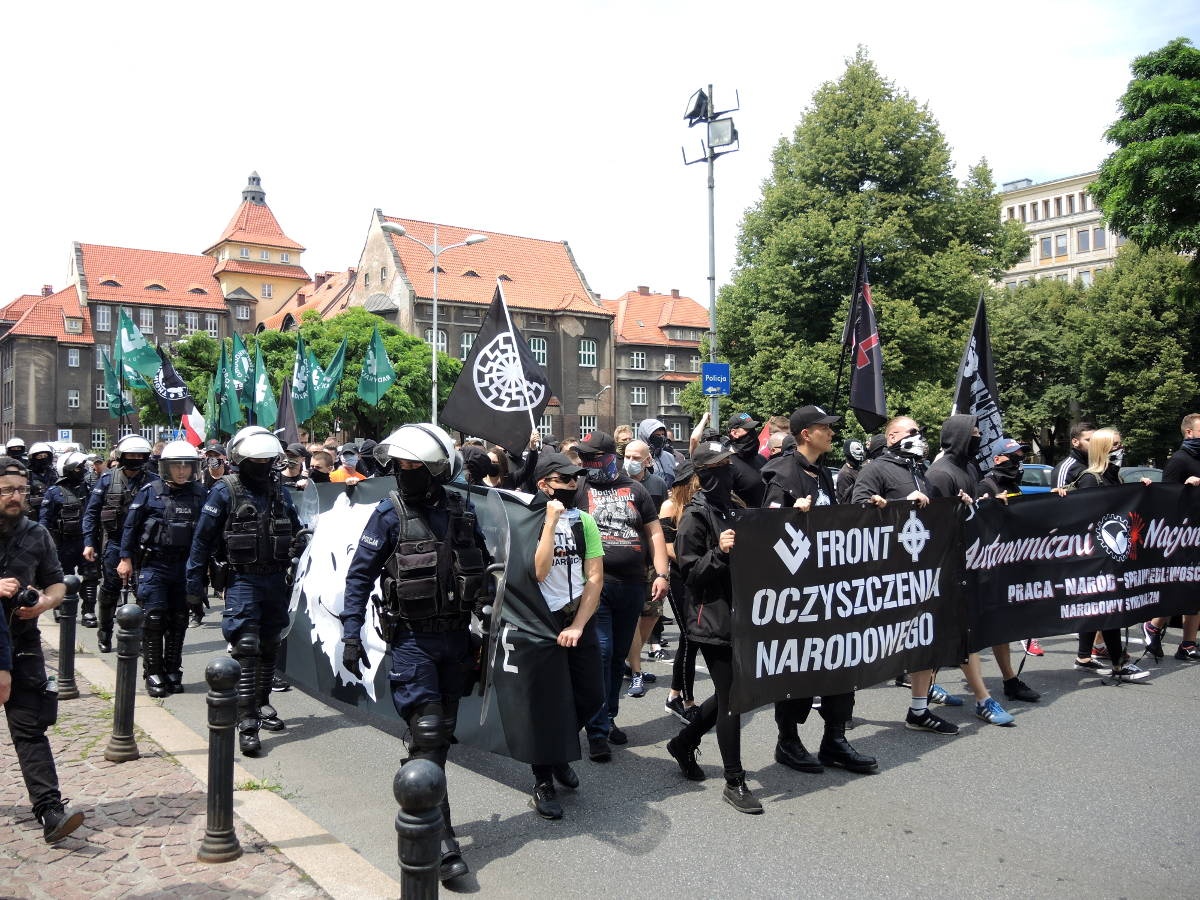 Ulicami Katowic przeszedł marsz nacjonalistów. Była też kontrmanifestacja [ZDJĘCIA]