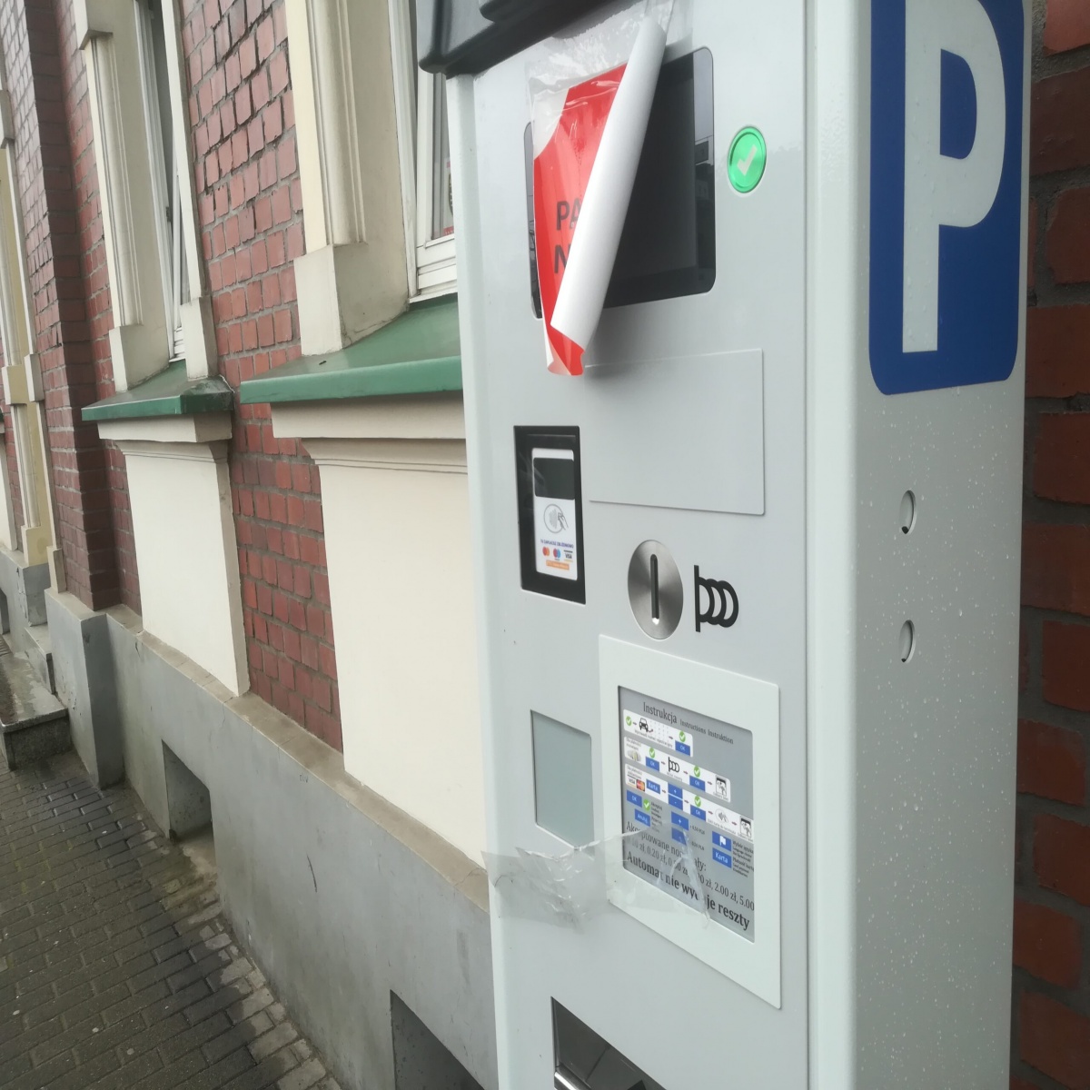 Za parkowanie w Katowicach trzeba będzie zapłacić od razu. Kierowcy zrobią to kartą lub za pomocą telefonu