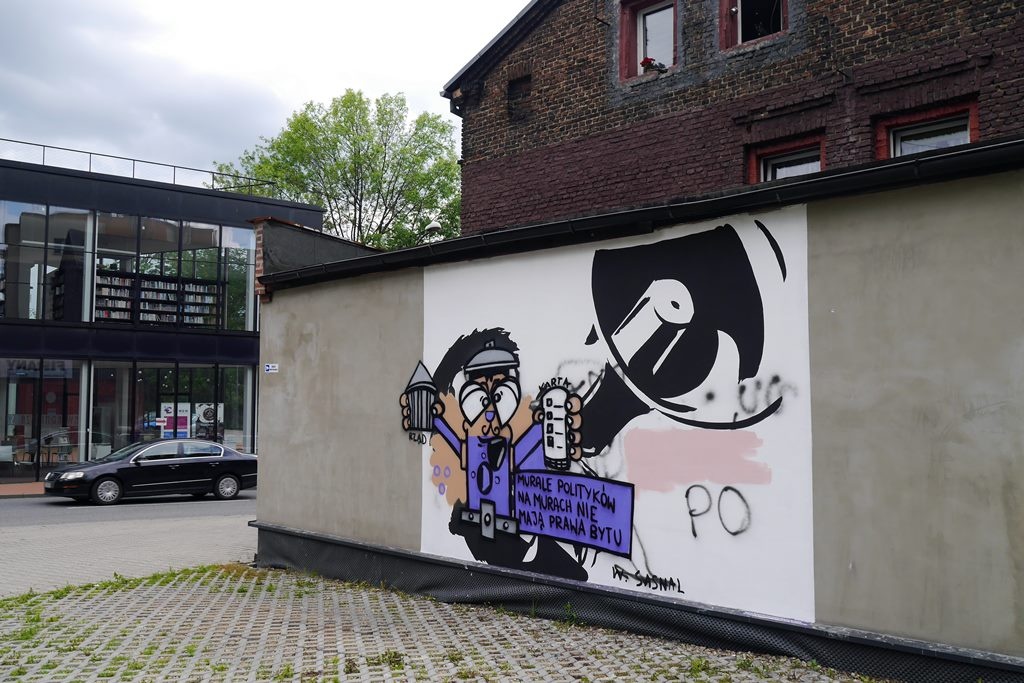 Mural z Trzaskowskim w Katowicach zamalowany kolejny raz. Jest apolityczne hasło