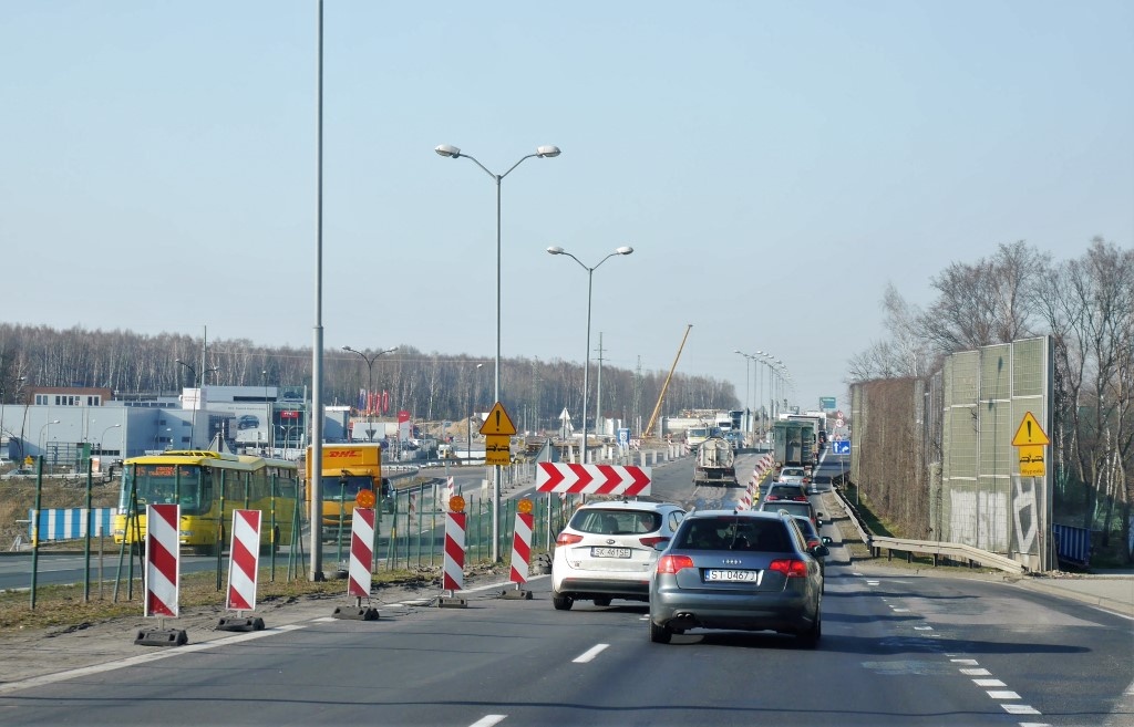DK 86 na wysokości Giszowca całkowicie zamknięta. Przy przebudowie wiaduktu osunęła się ziemia