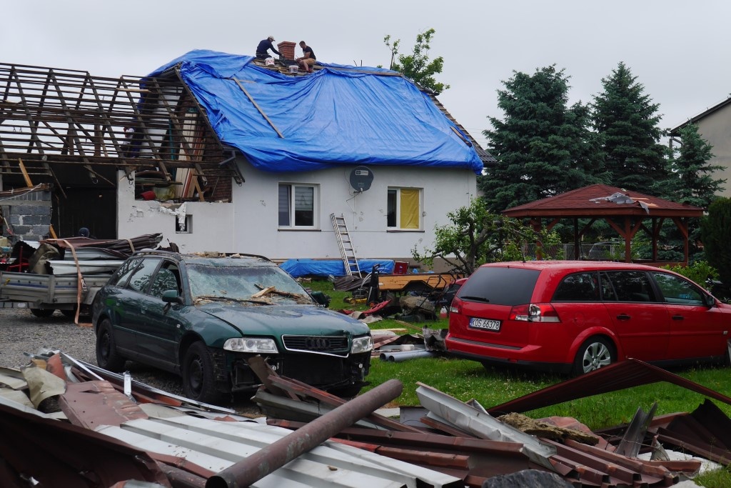 Duże straty po trąbie powietrznej. Mieszkańcy Kaniowa dochodzą do siebie