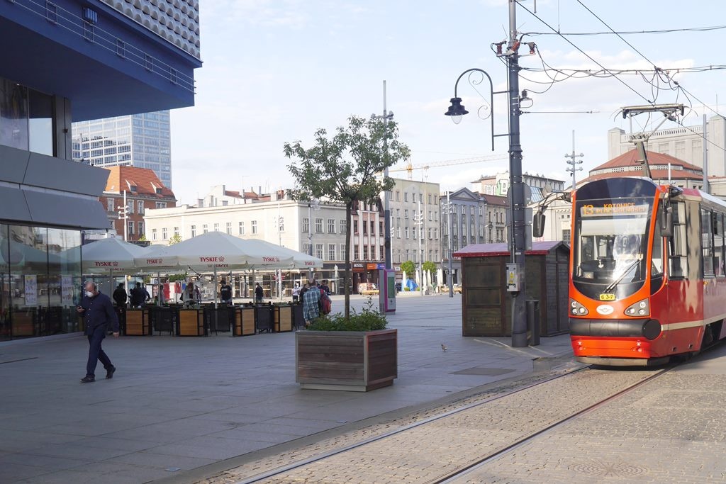 Dzień dobry Katowice. Wracają food trucki na Rynku i nie tylko