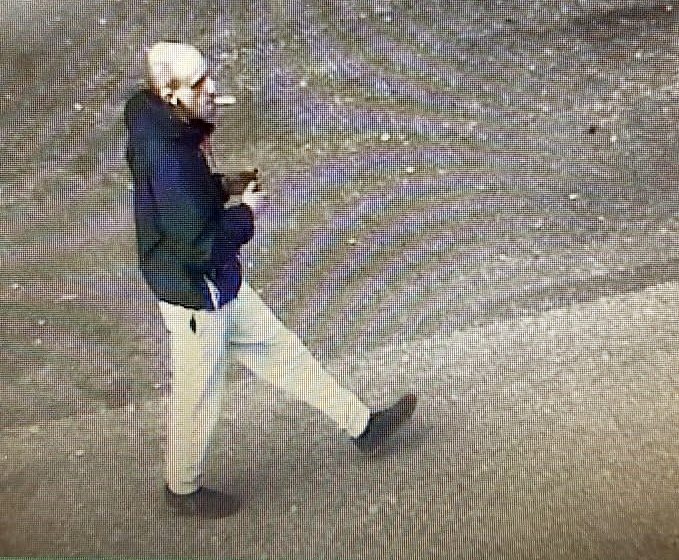Zabrał damską torebkę. Policja poszukuje tego mężczyzny [WIDEO]