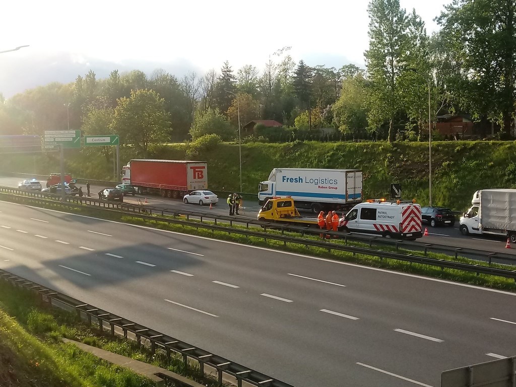 Ogromny korek na autostradzie A4. Jedna osoba trafiła do szpitala