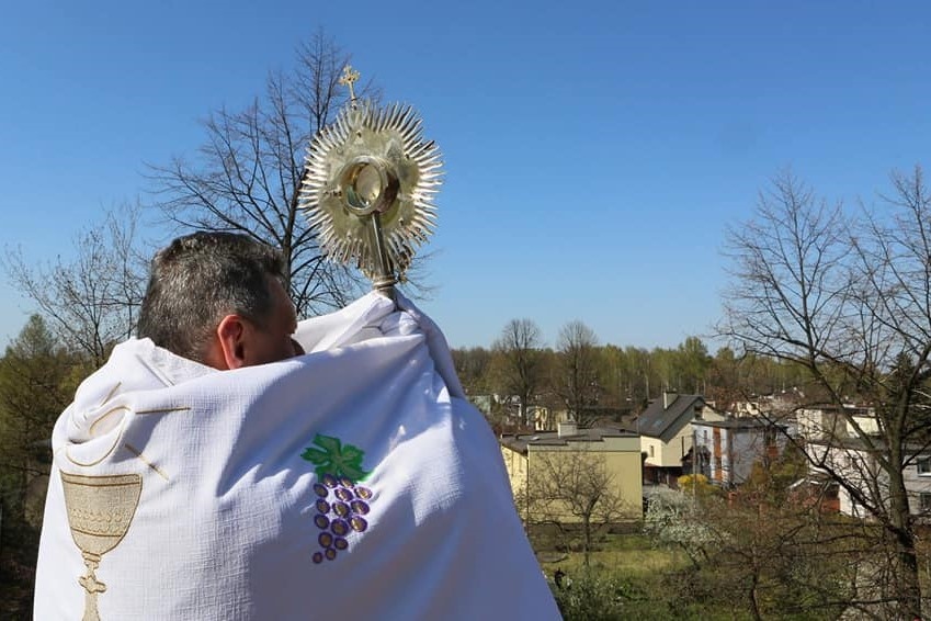 Koronawirus w Murckach. Księża w zamknięciu i trudna sytuacja szpitala