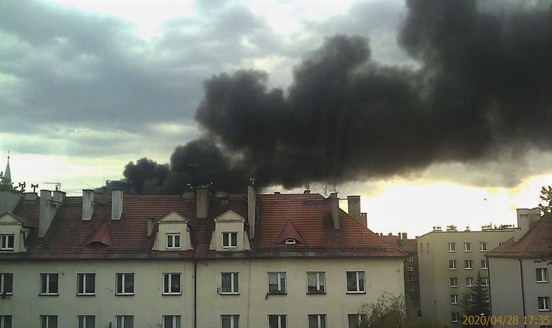 Kłęby trującego dymu nad Katowicami. Pożar widać z kilku kilometrów