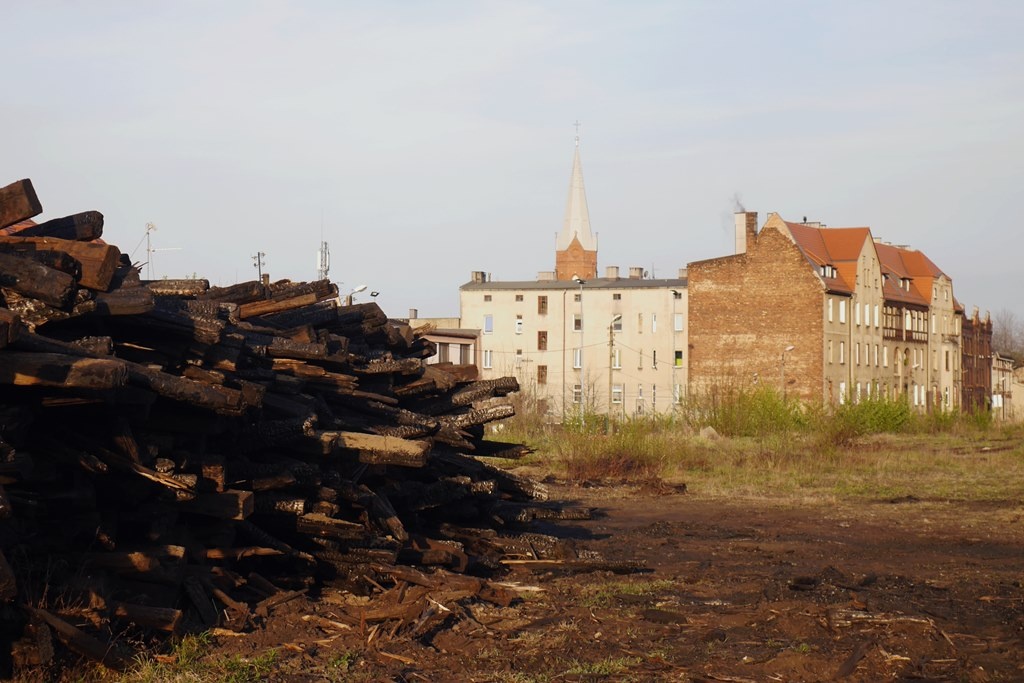 Seria pożarów w Katowicach. Ktoś podpala trujące podkłady kolejowe