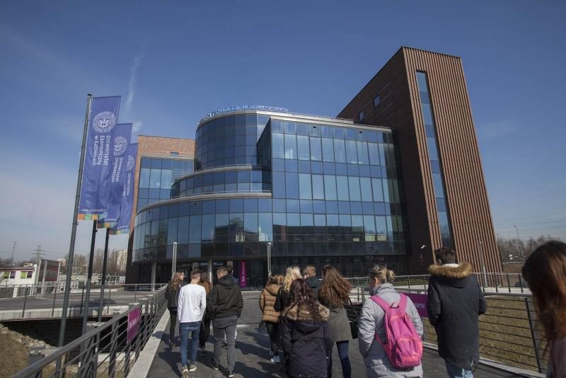 Studenci w Katowicach zdają sesję zdalnie. Rekrutacja to nadal wielka niewiadoma