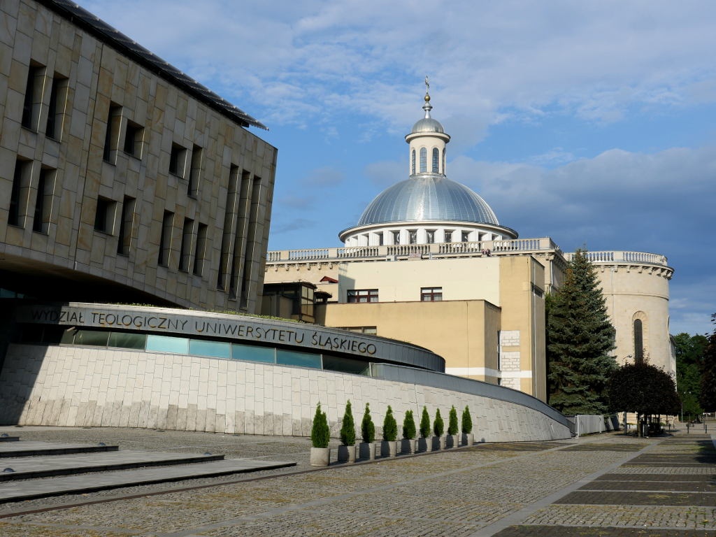 Księża archidiecezji katowickiej zebrali 400 tys. zł dla trzech szpitali