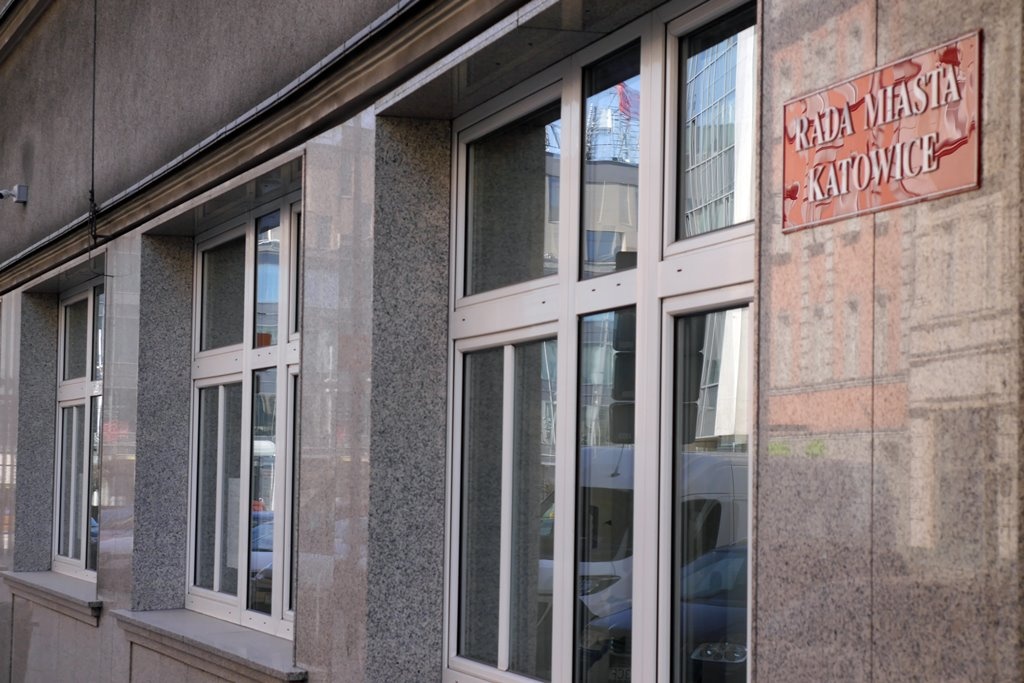 Dzień dobry Katowice. Dzisiaj pierwsza w historii zdalna sesja rady miasta