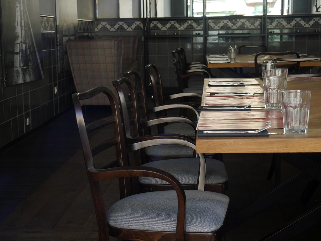 Masowe zwolnienia, zamknięte lokale. Obraz gastronomii i rozpaczy w Katowicach