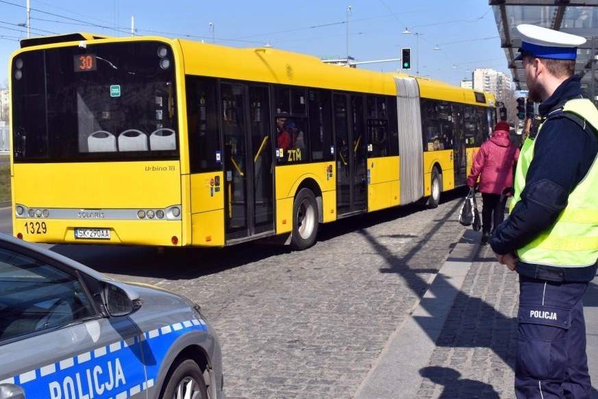 Problemy z limitami pasażerów. Autobus został zatrzymany, a motorniczy nie będą przyjmowali mandatów