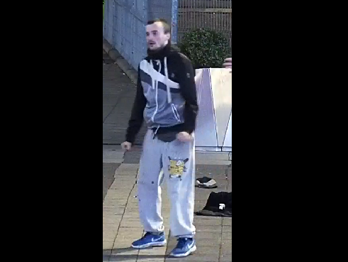 Jest podejrzewany o kradzież plecaka przy dworcu w Katowicach. Szuka go policja