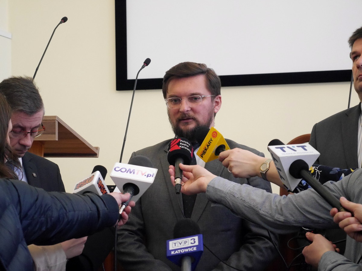 To oczywiste, że w obecnej sytuacji Katowice muszą zrezygnować z budowy stadionu. Miasto musi pomóc przedsiębiorcom