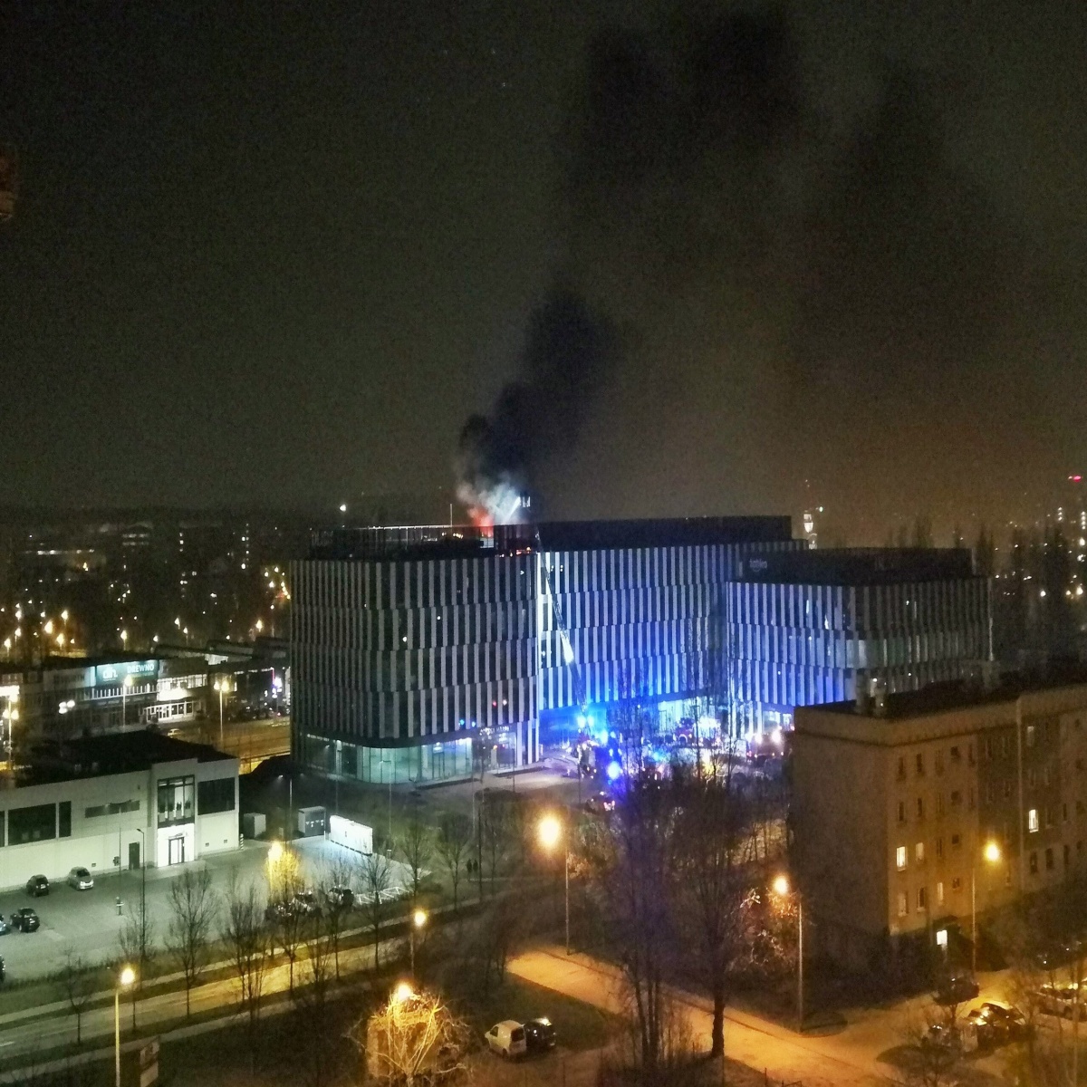 Pożar nowego biurowca w Katowicach. Dym jest widoczny z daleka