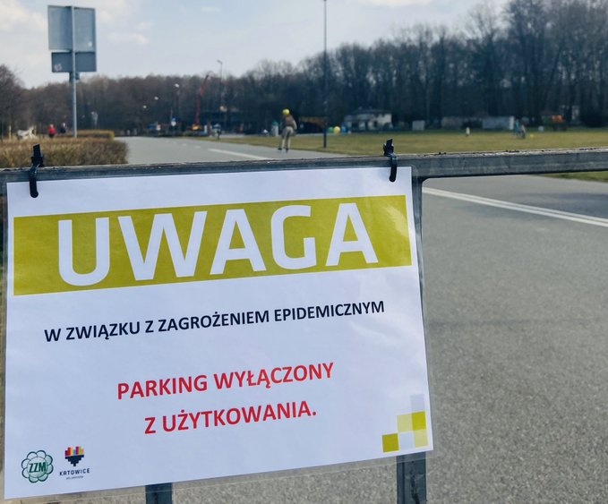 Parkingi w Dolinie Trzech Stawów zostały zamknięte