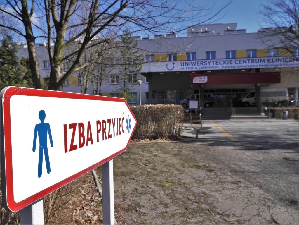 Już ponad 100 osób zarażonych koronawirusem w Polsce. Zmarł trzeci chory