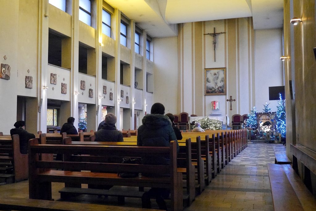 Biskupi apelują: w niedzielę nie idźcie do kościoła
