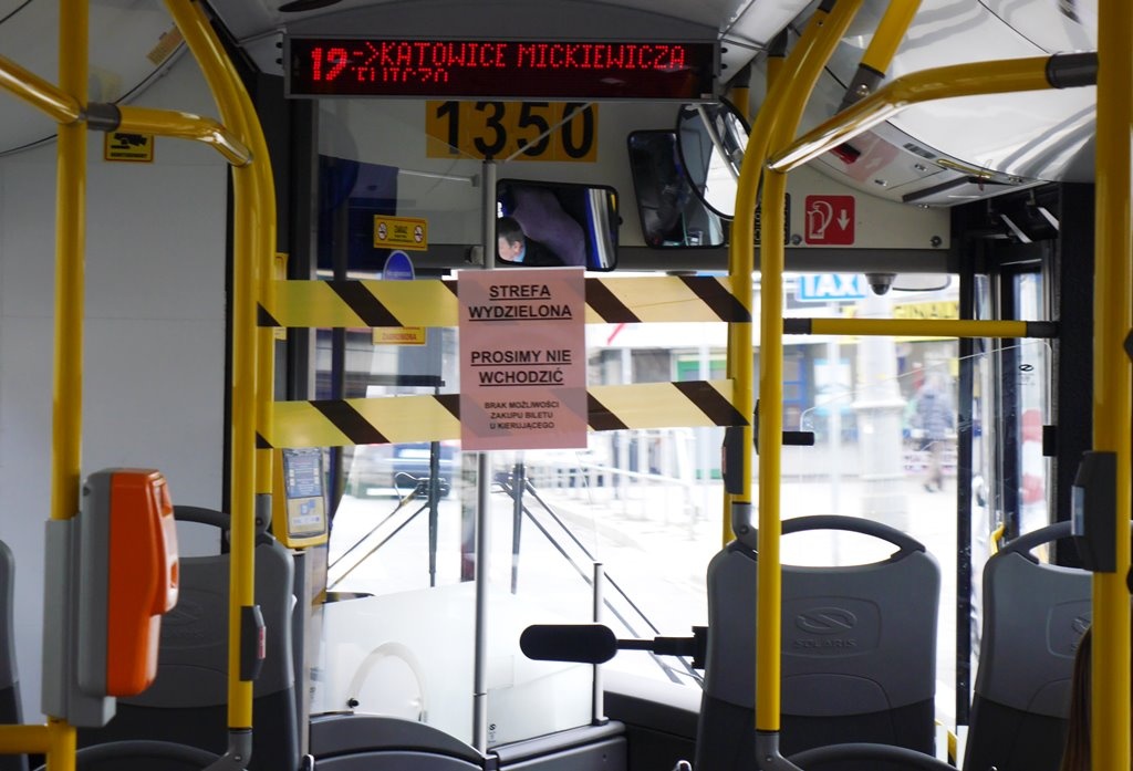 W Katowicach kierowcy autobusów odgrodzili się od pasażerów