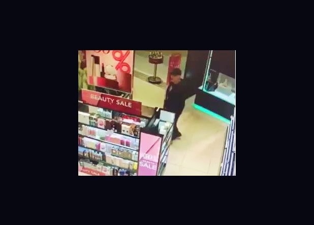 Drogie perfumy zostały skradzione w Galerii Libero. Policja szuka sprawcy