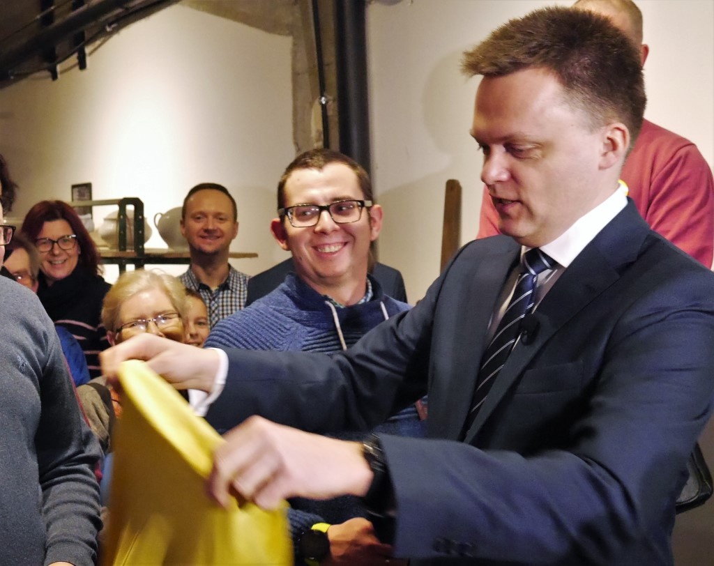 Szymon Hołownia zbiera podpisy w Katowicach i otwiera nowe biuro