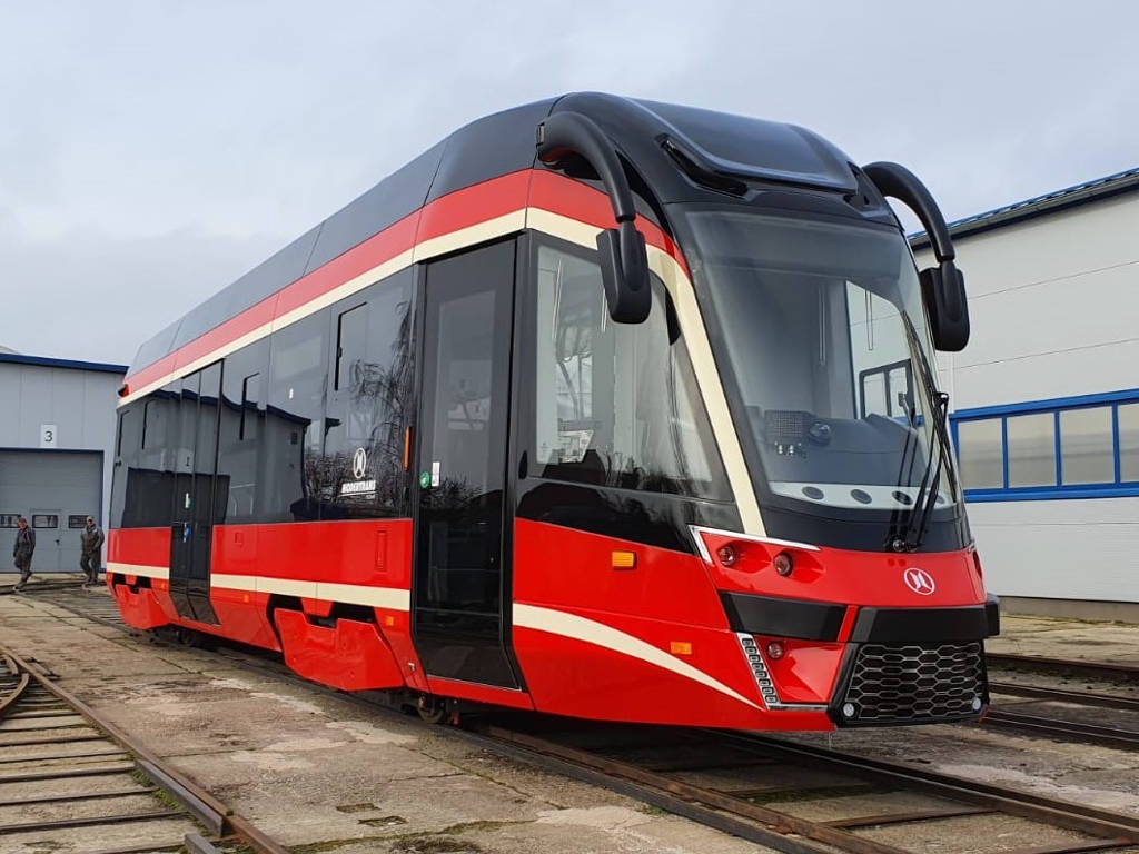 W ciągu kilku miesięcy na tory w metropolii wyjdzie kilkadziesiąt nowych tramwajów. Pierwszy jest już gotowy