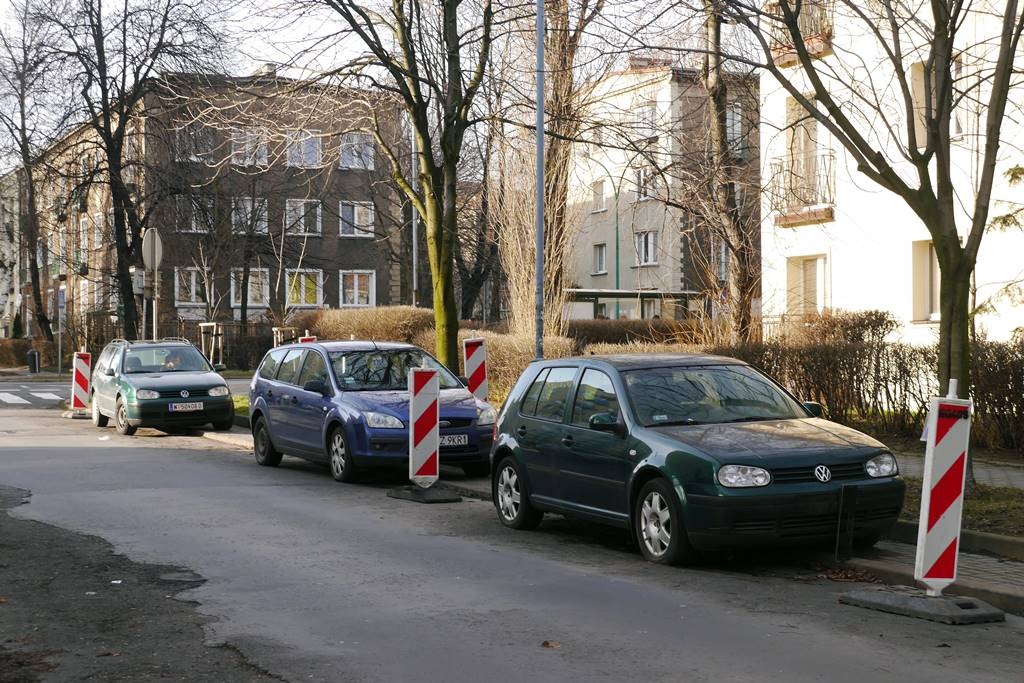 Straż miejska będzie odholowywać samochody z ul. Grażyńskiego. Inaczej przebudowa drogi się nie rozpocznie