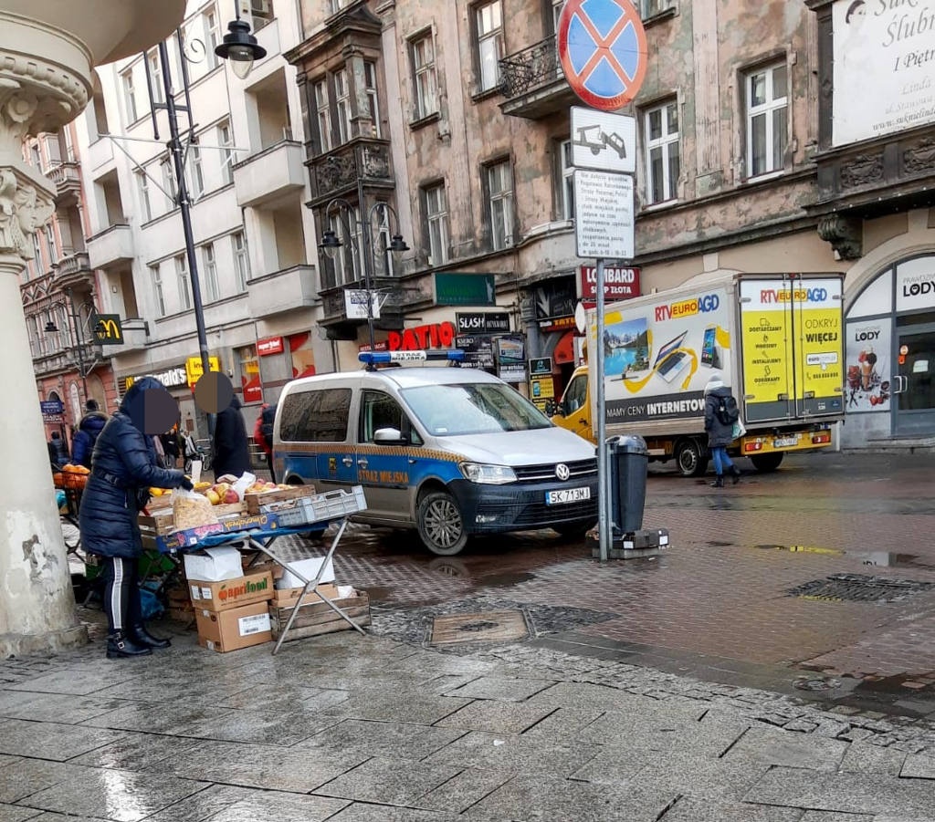 Po naszym artykule straż miejska bierze się za nielegalny handel na ul. Stawowej