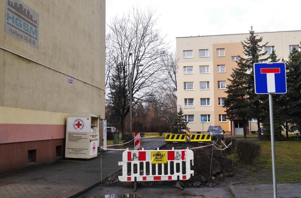 Spółdzielnia zrobiła dziurę w drodze, żeby zrobić na złość mieszkańcom