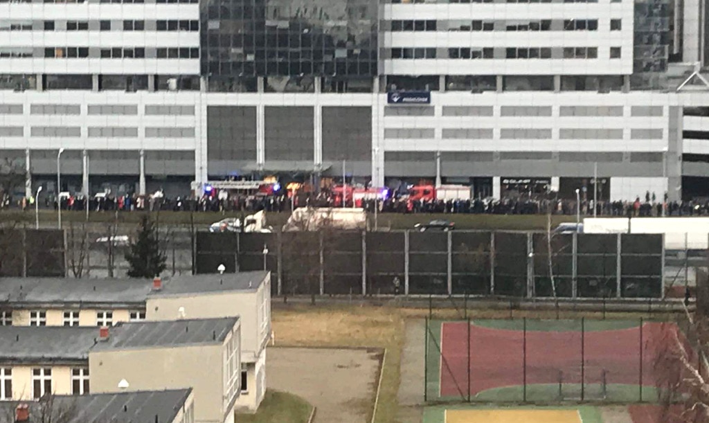 Ewakuacja w centrum Katowic. Strażacy weszli do banku ING