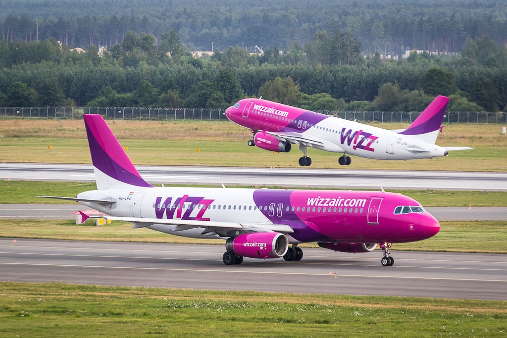 Stewardessy i stewardzi poszukiwani. Wizz Air rekrutuje w Katowicach