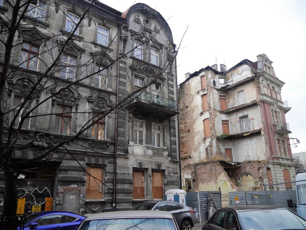 Obok kamienicy zniszczonej w wybuchu gazu powstają nowe mieszkania
