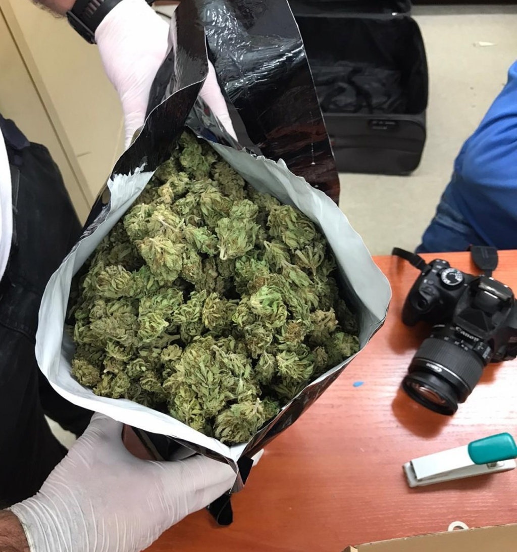 Policjanci skontrolowali rejsowy autobus z Cieszyna do Katowic. Znaleźli kilka kilogramów narkotyków