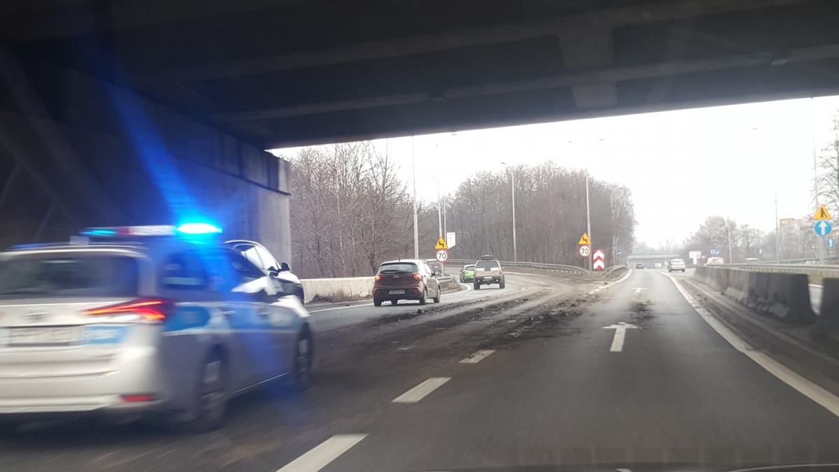 Gruz na al. Roździeńskiego w Katowicach. Tworzą się duże korki