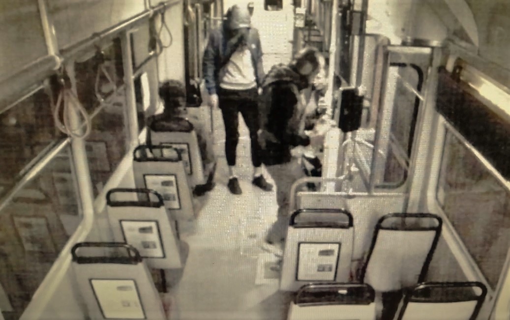 Kradzież w tramwaju w Katowicach. Policja poszukuje tej trójki [WIDEO]