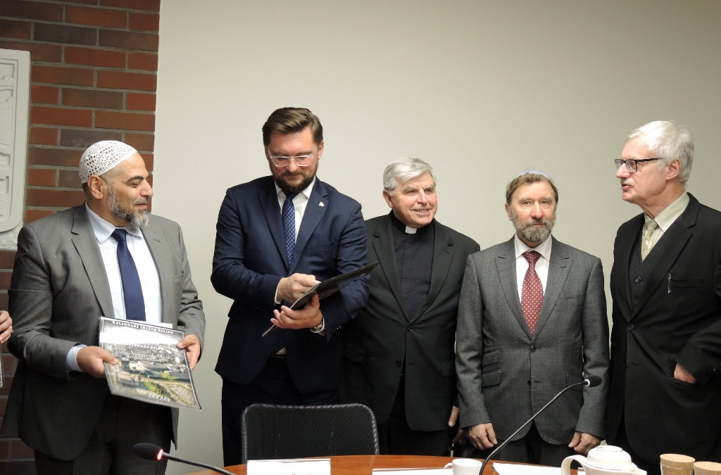 Katowice łączą różne religie. Powstał specjalny kalendarz