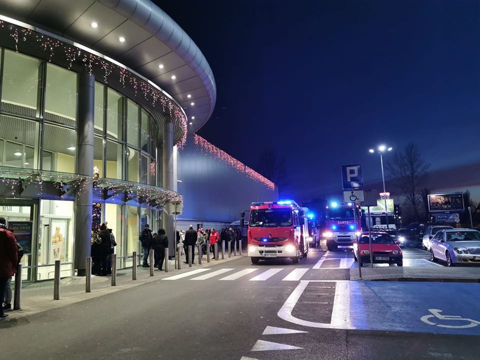 Ewakuacja centrum handlowego w Katowicach