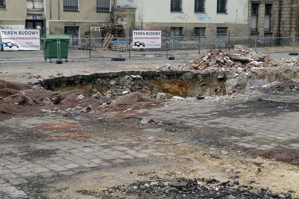 Po toaletach w centrum Katowic została duża dziura