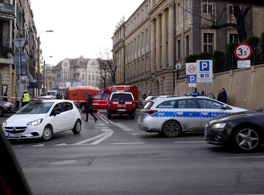 Alarm chemiczny w budynku sądu. Zamknięta jest ul. Andrzeja